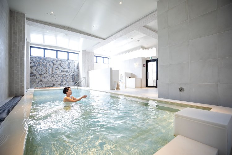 ※撮影のためにバスタオルを着用しています。