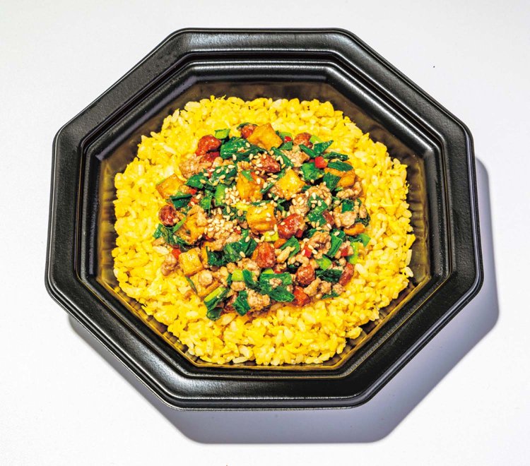 蠅頭炒飯880円。