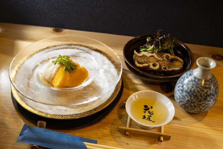 市川・本八幡エリアの燗酒がうまい店3選。唯一無二のお燗番が醸す、旨味ふくらむひとときを