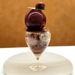【銀座限定】ベルギー発ショコラトリー『ブノワ・ニアン 銀座』の美しいショコラパフェ〜黒猫スイーツ散歩 銀座編17〜
