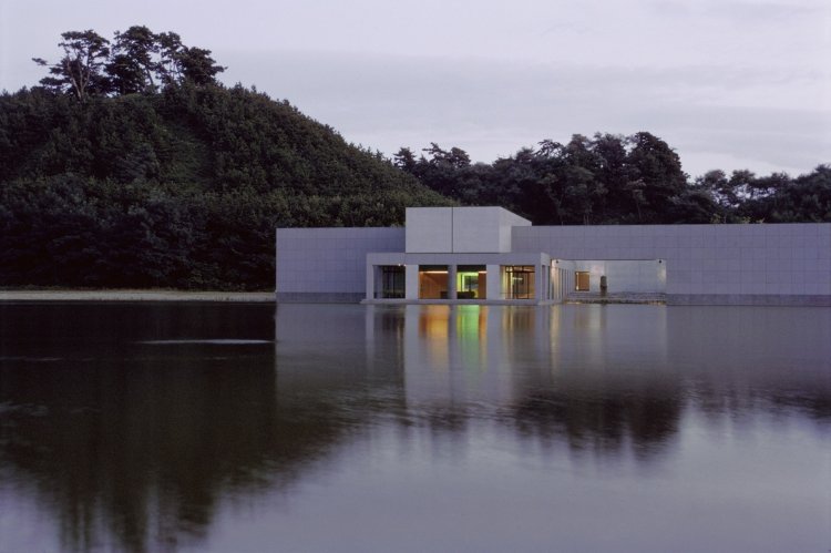 山形県酒田市にある土門拳写真美術館。設計は谷口吉生（写真＝土門拳写真美術館）。