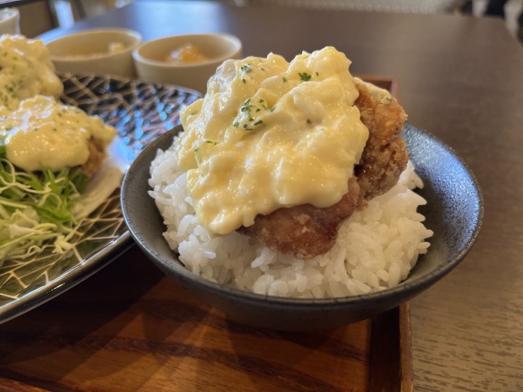 ご飯の上にのせて豪快に食べるのもアリ！