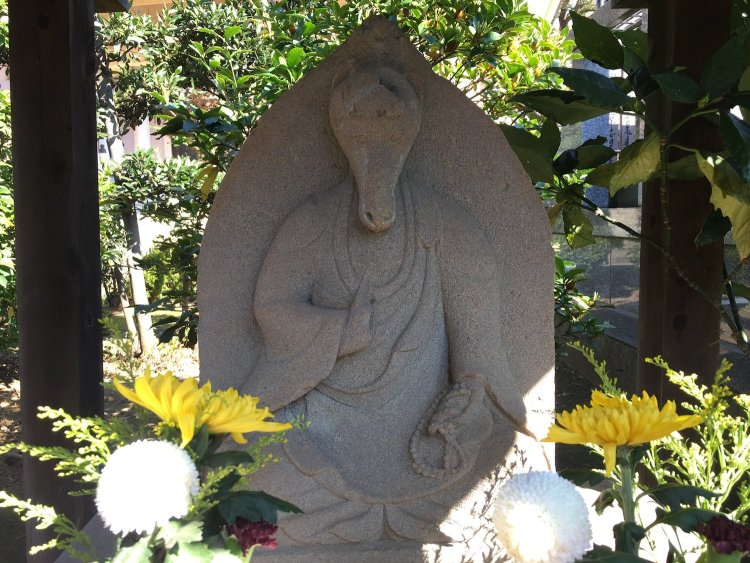 「本寿院」（練馬区）の馬頭観音像。