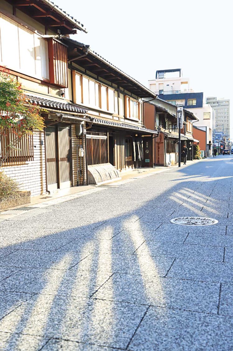 大津宿の旧東海道筋には古い建物が点在。