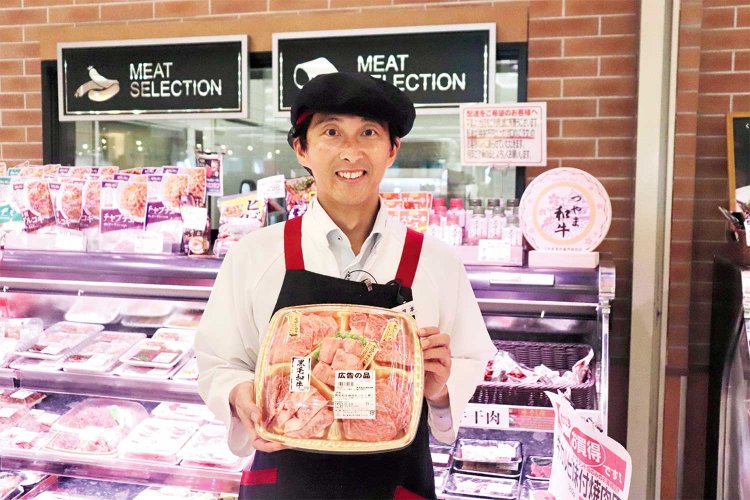 畜産マネージャー（取材時）の甲本直大（なおひろ）さん。