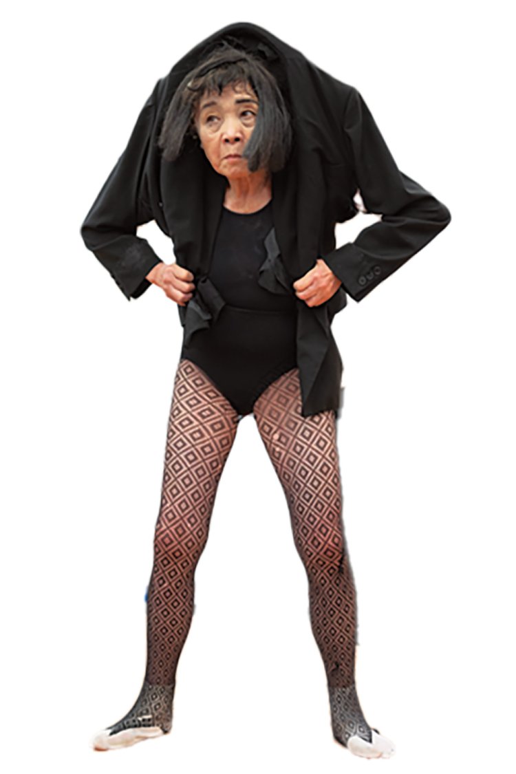 黒いレオタードと網タイツ姿で、首マジックを披露。