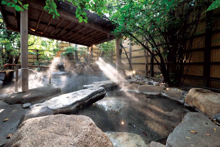 幕末の長州藩士、品川弥二郎を祀った品川神社。その跡地を改装した「維新黎明の湯」。