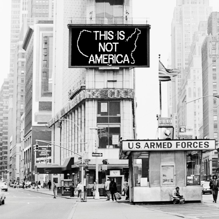 《アメリカのためのロゴ》（部分） 1987 （C）Alfredo Jaar。