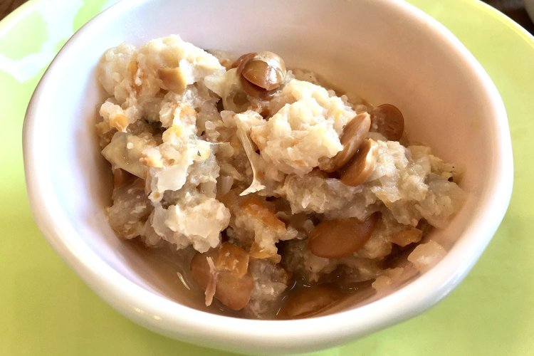 サケの頭は形がなくなるほど、くつくつ煮る。