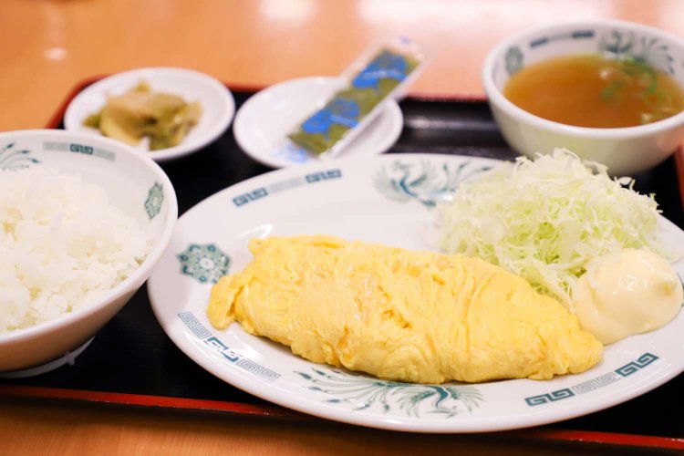 玉子焼き定食510円。名脇役のザーサイと味付け海苔、中華スープ。