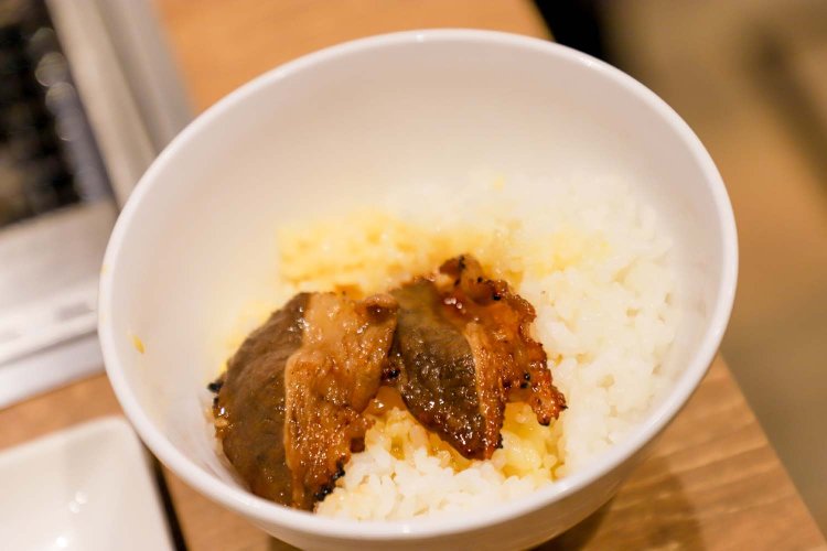 ごはんは大盛り、おかわりともに無料。