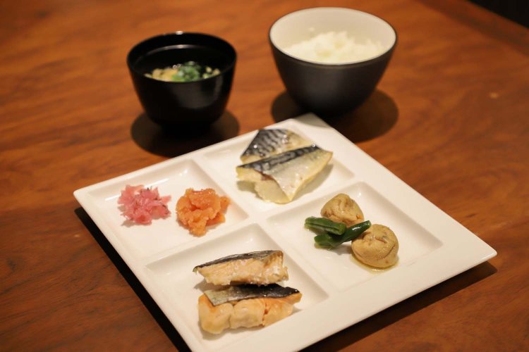 序盤で頑張りすぎて失速。かと思いきやこのあとカレーとパンケーキも食べました。