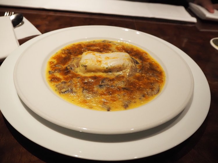 舌平目の洋酒蒸 ボンファム。