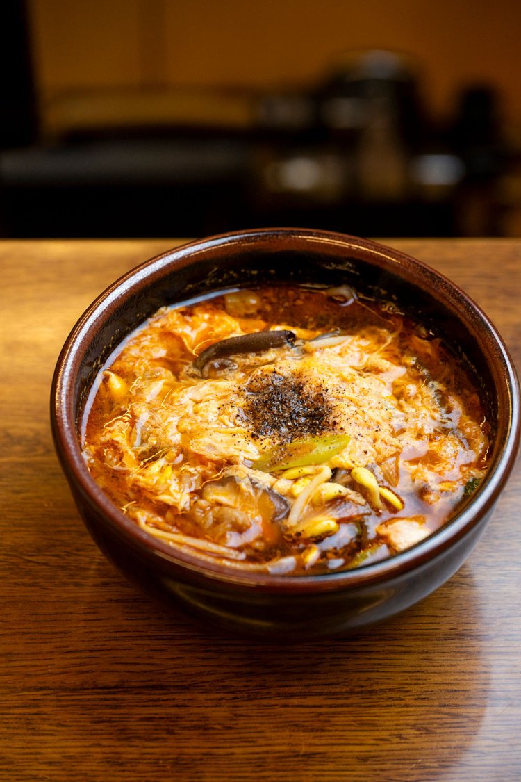 締めのかるびスープ1000円は後を引く味わい。体がホッカホカに温まる。