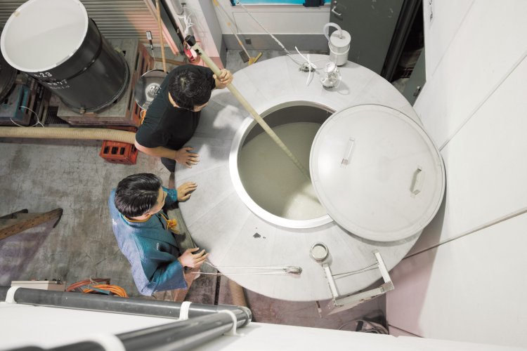 上から見ると気泡がポコポコ。