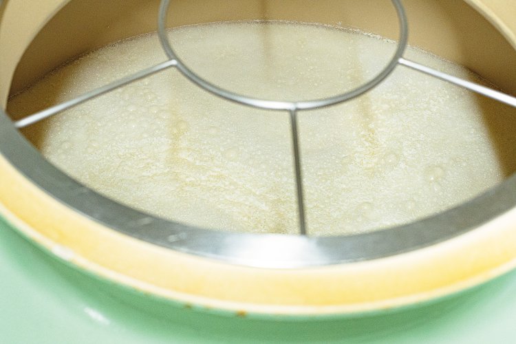 発酵中のもろみ。