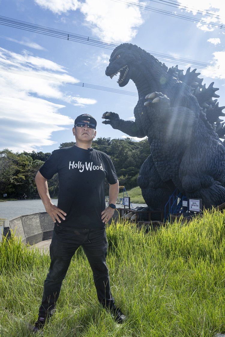 【ピエール瀧が行く ファンキー！公園】横須賀市「くりはま花の国」でゴジラに遭遇！