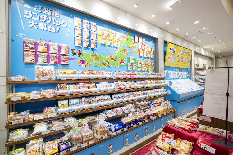 今月のご当地ランチパック予告あり。予約票記入で必ずゲットできる。