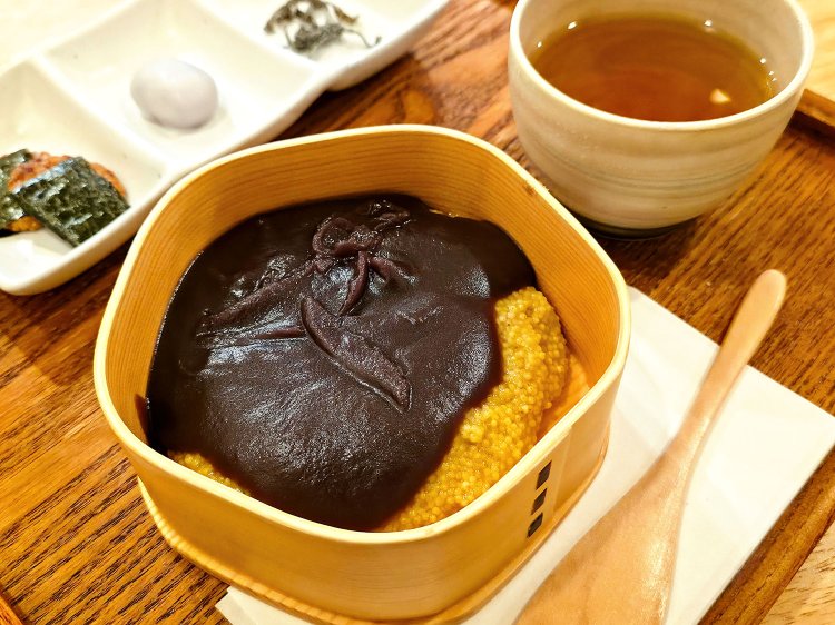 創業400年の老舗『銀座 萬年堂本店』で絶品の粟ぜんざいを味わう〜黒猫スイーツ散歩 銀座編19〜