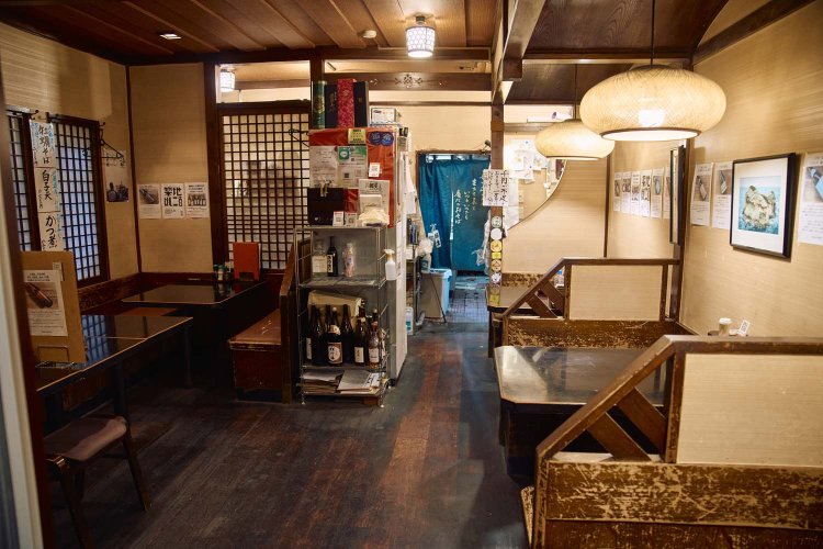 夜はコース料理もあり、日本酒も充実。