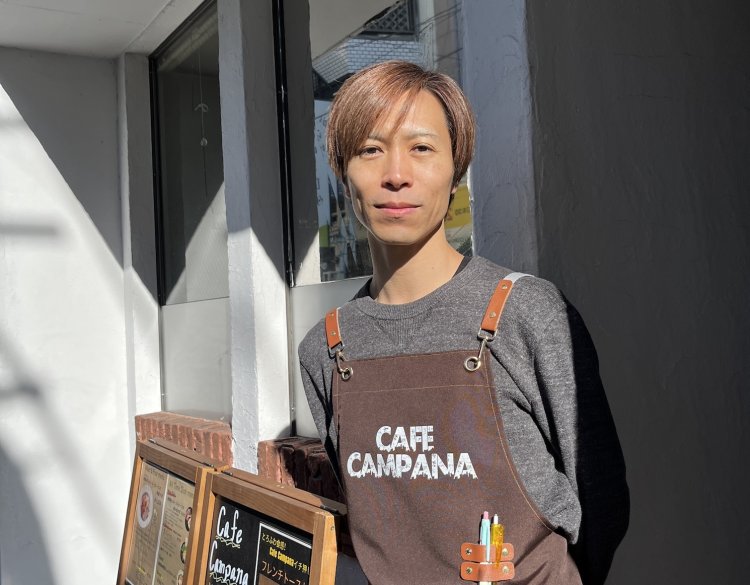 和洋中、オールジャンルに対応できるマスターの阿部朋卓さん。おだやかな口調でお客さんを癒やす。