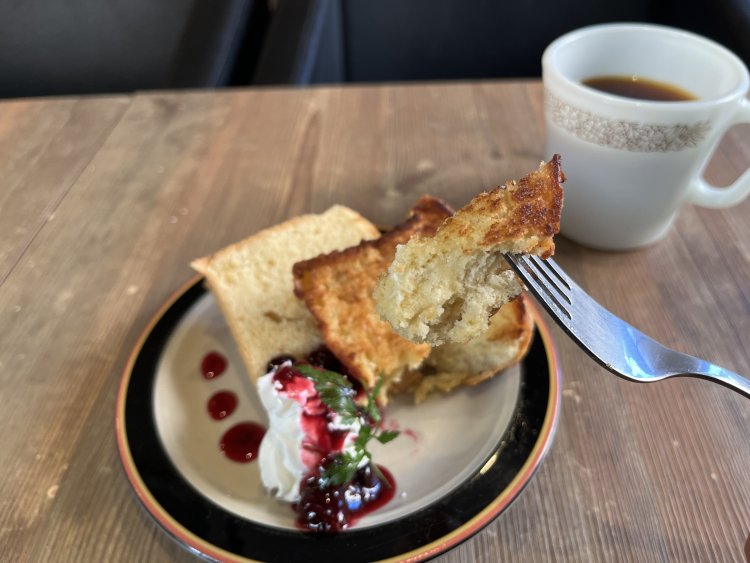 フォークで切っただけで、切り口がほどけるほどフワフワだ。