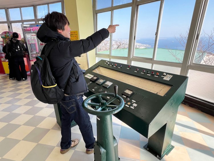 「前方ヨシ！」と、運転士の気分を味わう。