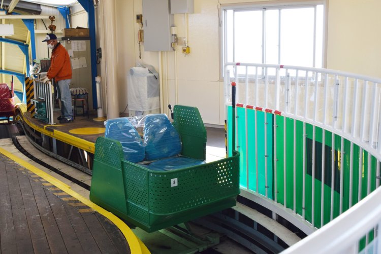 乗り心地の悪さが愛されているカーレーター。