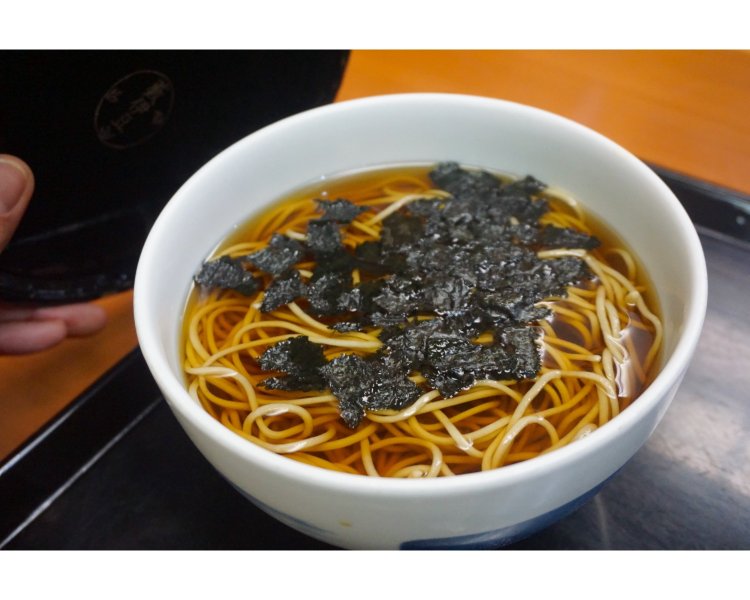 花まきそば800円。