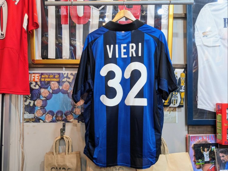 インテル・ミラノ、2001年、ホーム、クリスティアン・ヴィエリ。3万8280円。