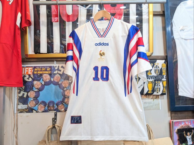 1996年のフランス代表、アウェイ、ジネディーヌ・ジダン。4万3780円。