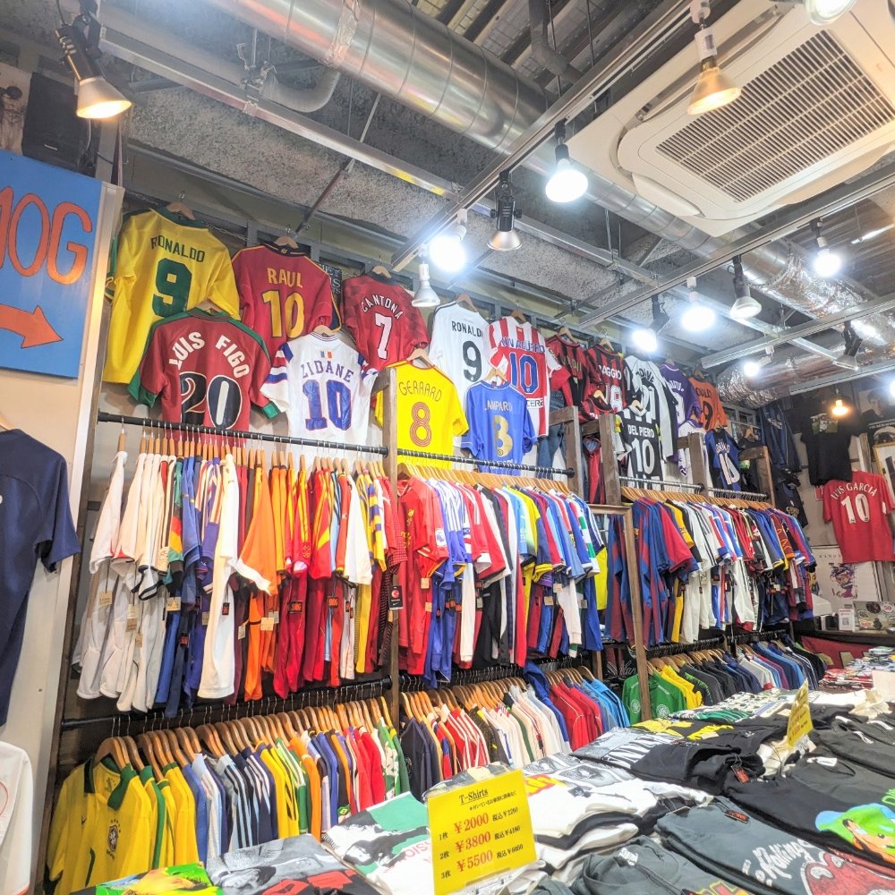 『東洋百貨店 別館』に引き継がれる下北沢の古着カルチャー。独自路線を突き進む『SMOG』『3びきの子ねこ』に注目