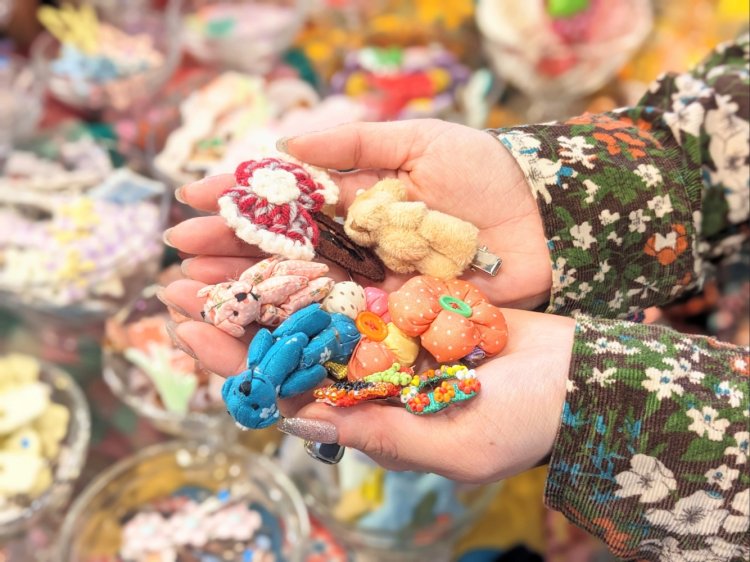 アクセサリー類は新品だが、400円前後〜とリーズナブル。古着コーデのアクセントにもぴったり。