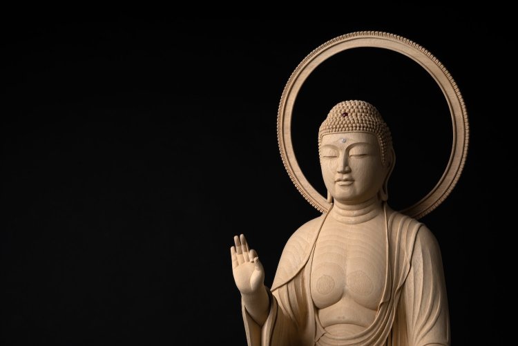 ヤスリやサンドペーパーなどは使わず、すべて彫刻刀のみで仕上げる。