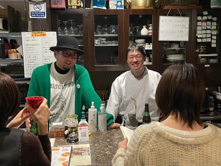 筆者（左）と城崎侊和さん。