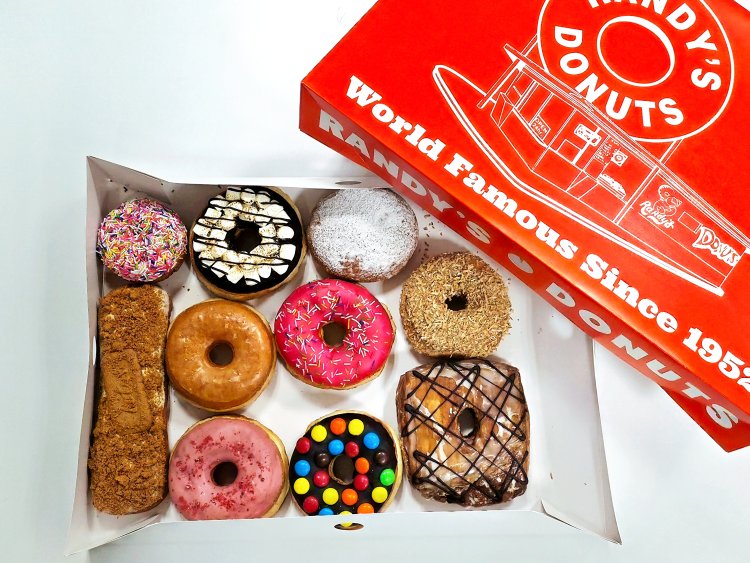大人気のロサンゼルス発『ランディーズドーナツ』が東京駅に！～黒猫スイーツ散歩手土産編～