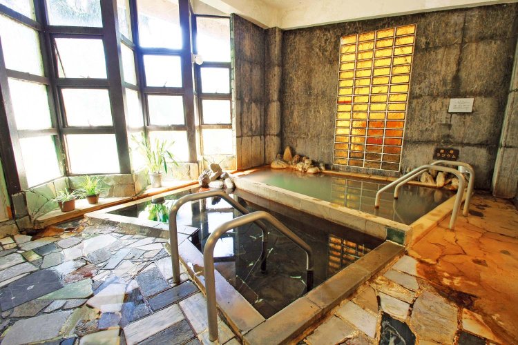 「不老の湯」には、天然ラジウム泉を利用した蒸気吸入室も併設。