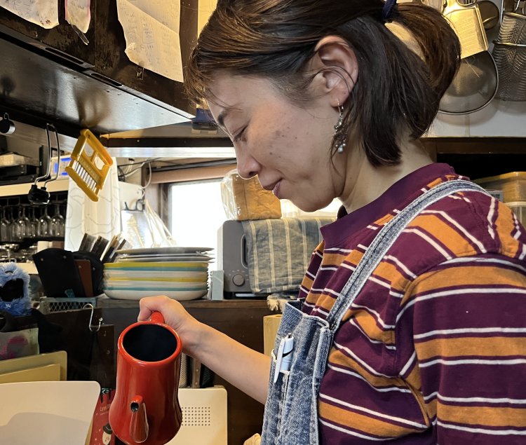 スイーツや食事は日替わりも多い。店主の宮崎恵里子さんは、「今日は何かな？ と気軽に立ち寄っていける場所でありたいです」と話す。