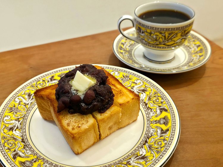 あんバタートースト単品850円、ドリンクセット1400円。