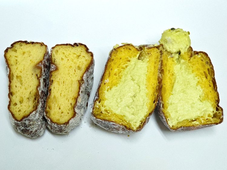 アイムフリー？ヴィーガン オリジナル（左）、ピスタチオクリーム。