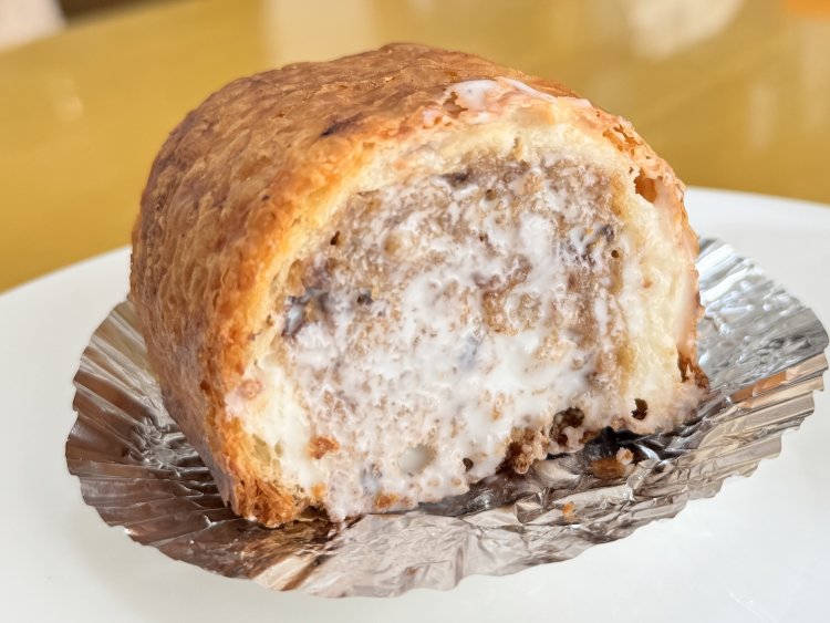 メレンゲ280円。この値段で十分な贅沢感。