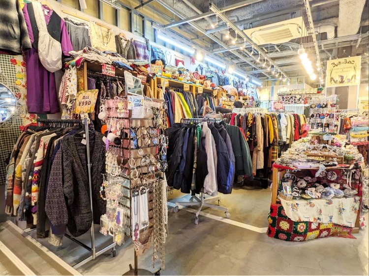 とにかく品数が多い。この中から探していくのがたまらない。