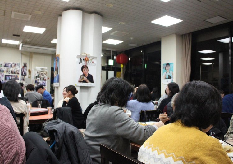 店内は常に大にぎわい。