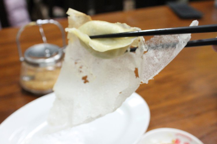 さながら「片翼の天使」。