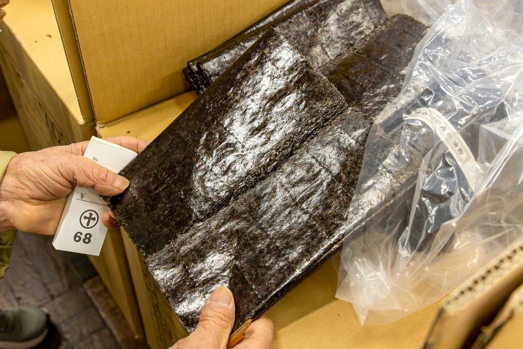 海苔の品定め。等級検査なしの状態でスキルが必要。マスクとキャップは必需品。