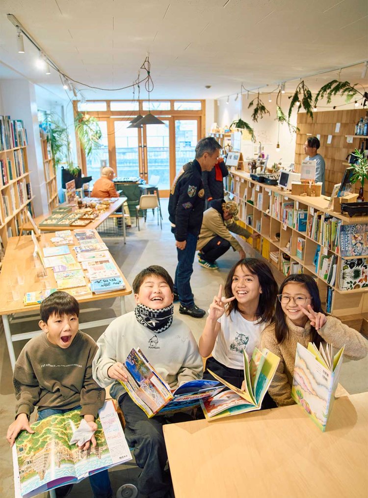呑川沿いの『ブックスタジオ』にあらゆる世代が集う。「ここはみんなの集合場所！」。