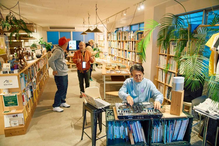 【散歩の達人】ブックスタジオ_3