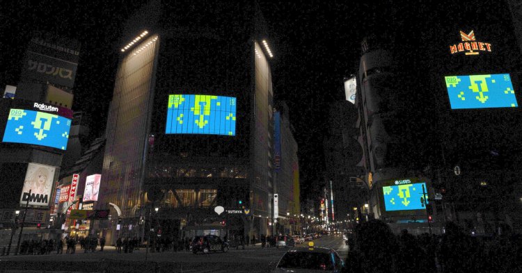 深夜には、恒例企画「Shibuya Crossing Night Art」が開催。スクランブル交差点の4面スクリーンが連動して1時間のアート展示が実施される。2月13日・14日の24時〜翌1時上映。