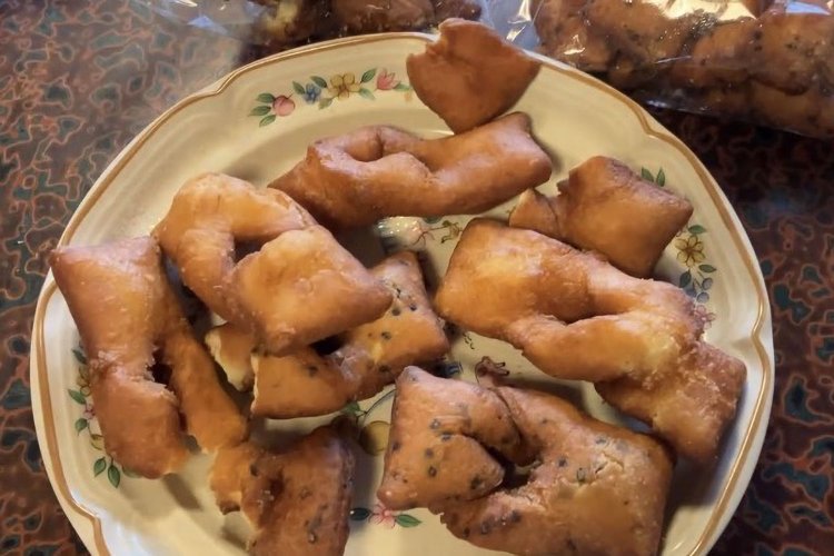 蒲郡市内のスーパーや和菓子店で販売されている。