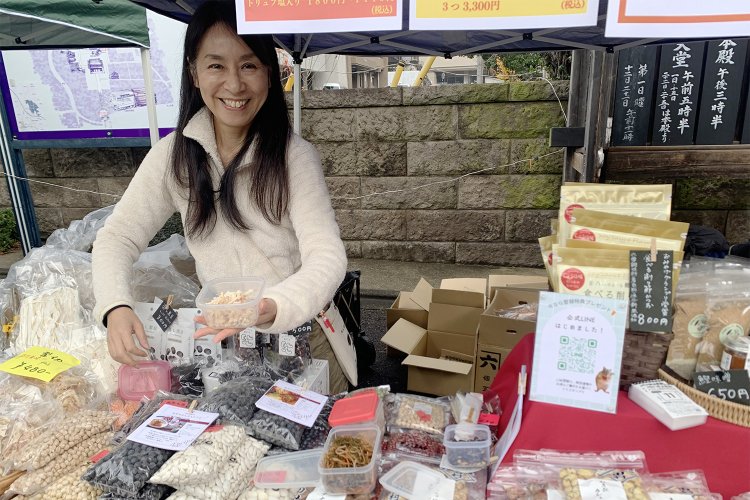 地元・池上の乾物屋さんからはあれこれと試食をすすめてもらった。